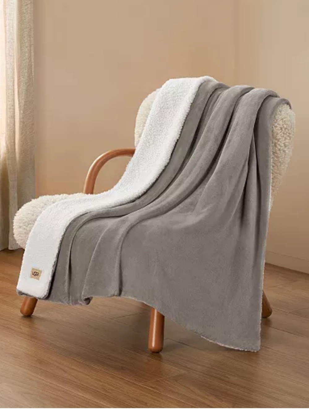 UGG Seal Gray and Cream Plush Throw, NEW sealed bag,  velvety soft